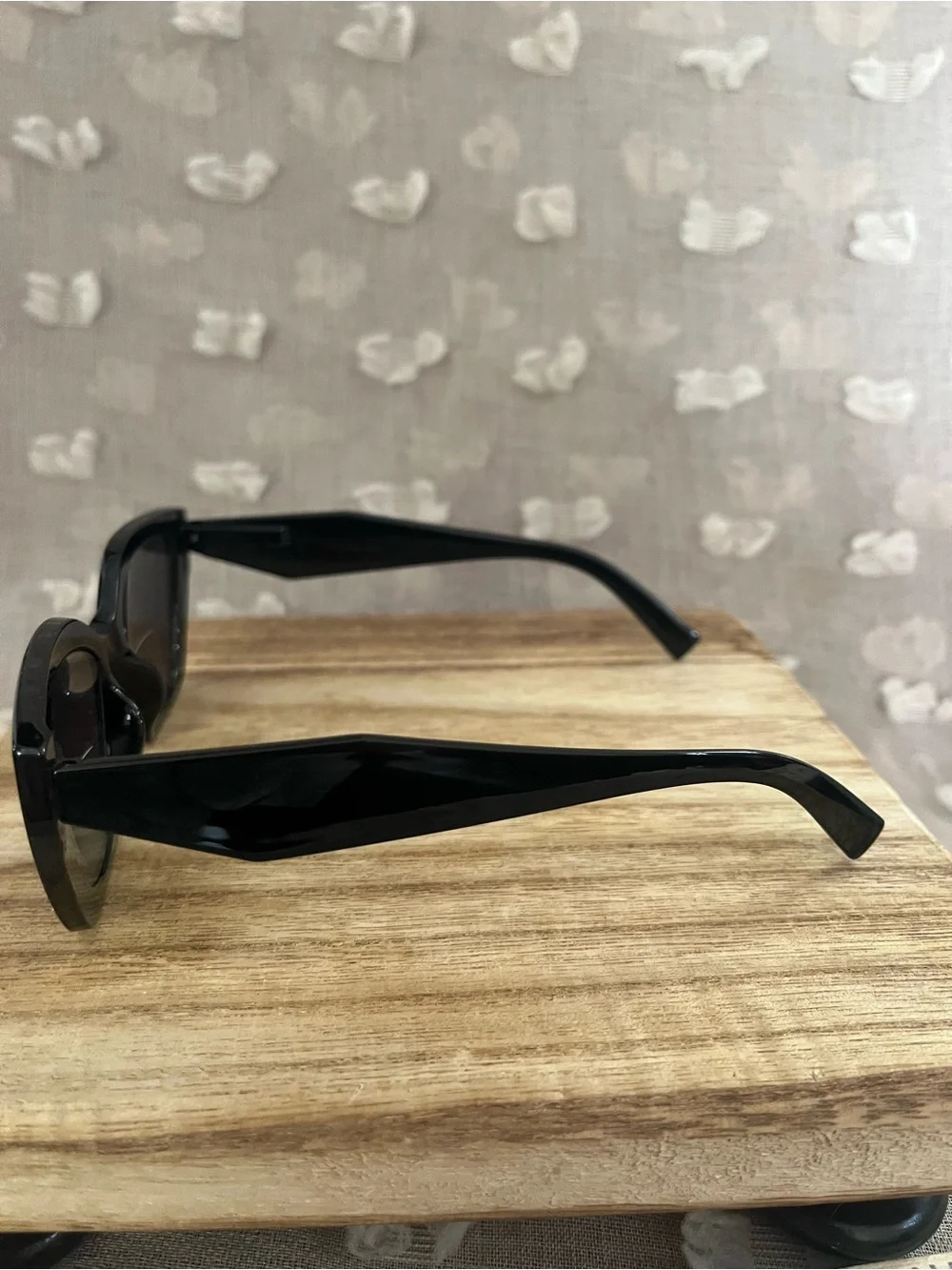 Women’s black bifocal sunglasses